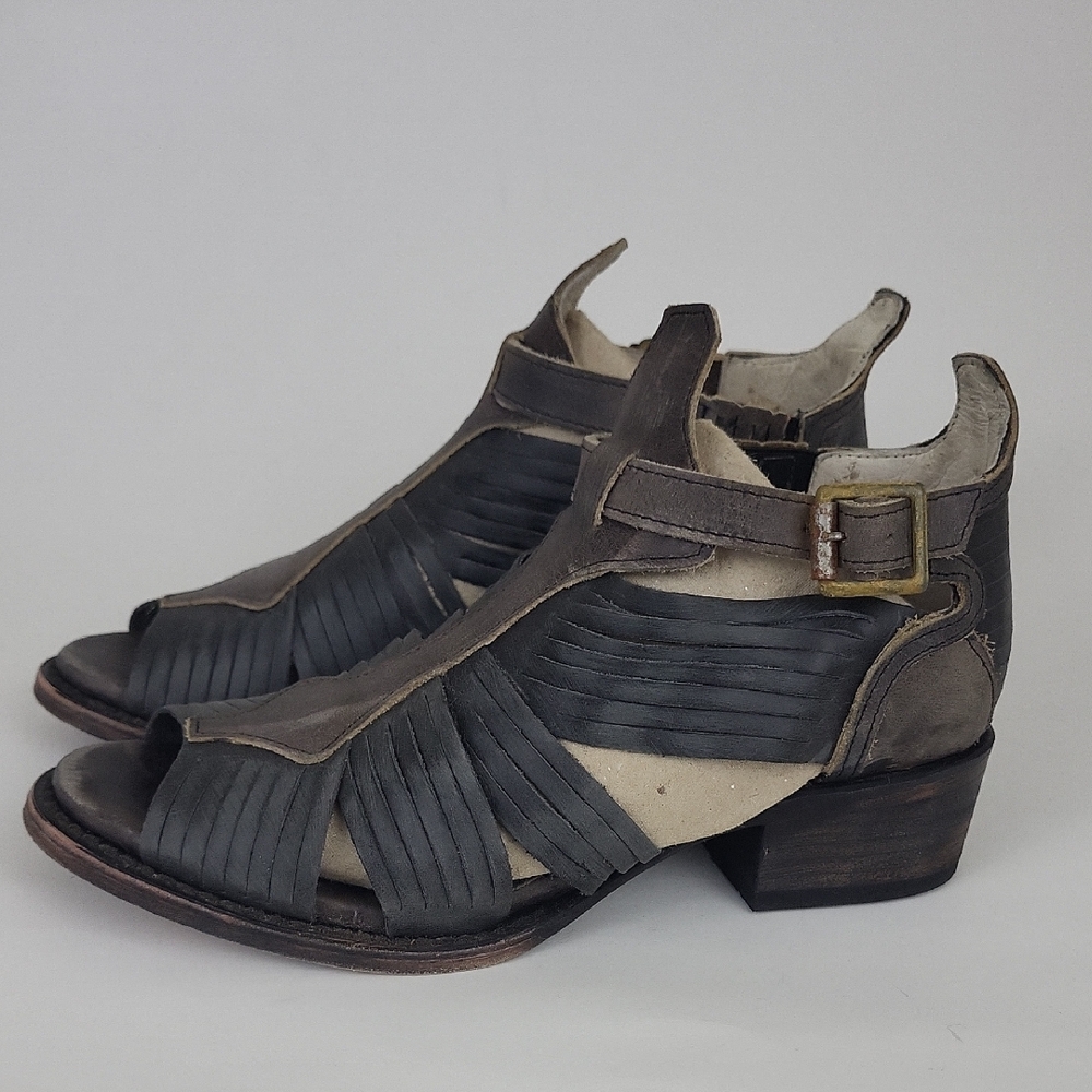 Freebird by Steven FB Arrow Black Leather Strappy Sandals Size 7